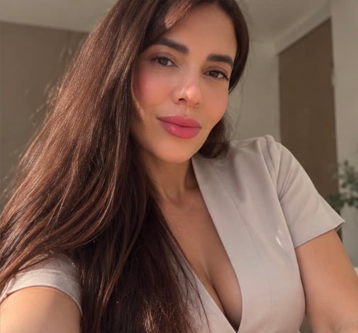 Carmen, 29