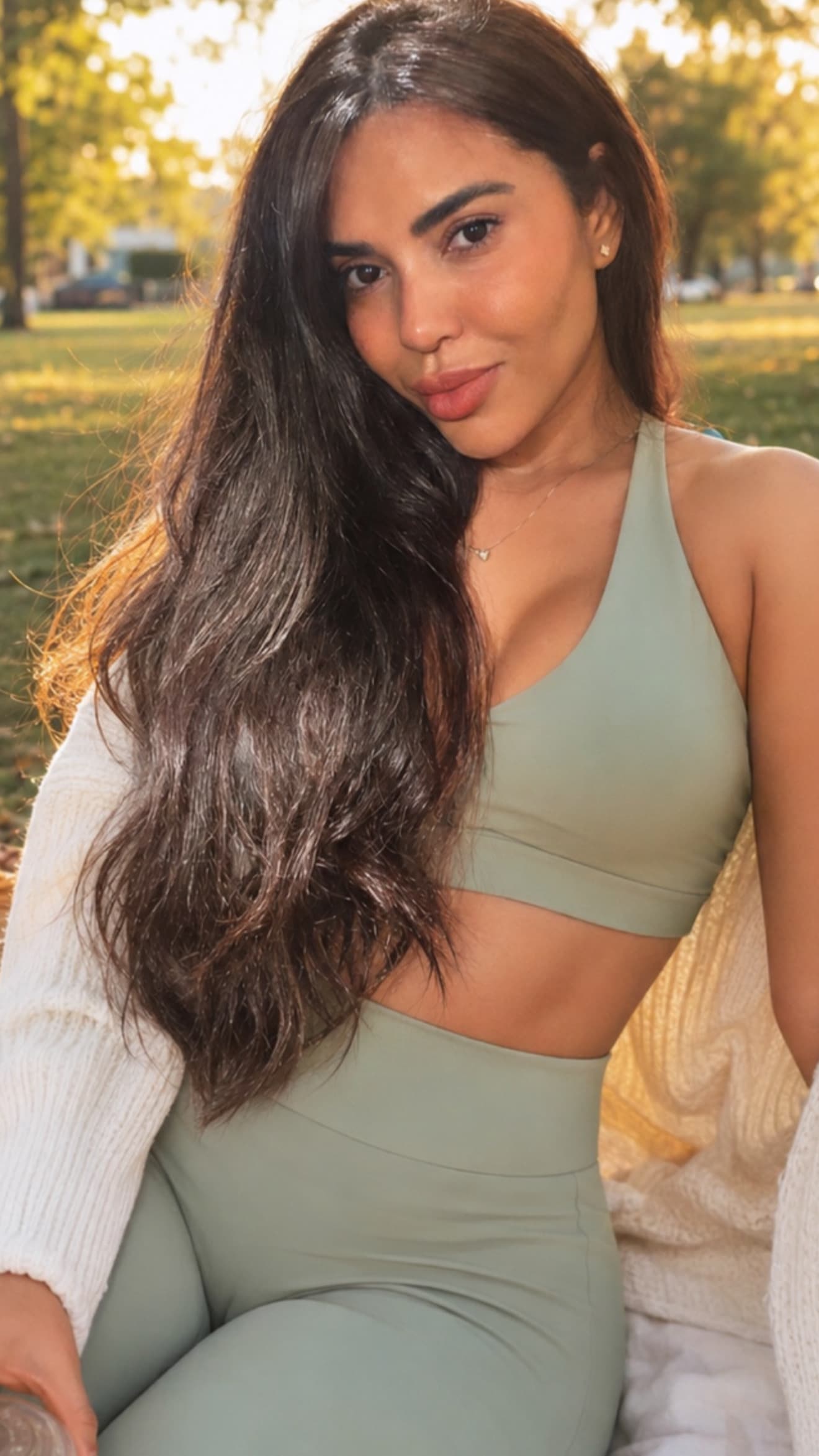 Carmen, 29