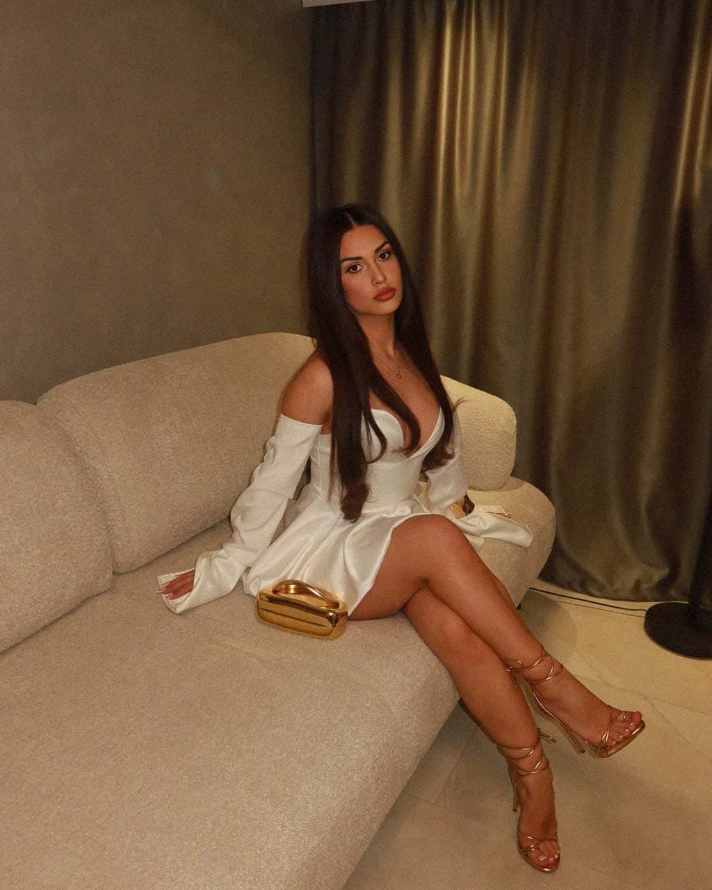 Paula, 25