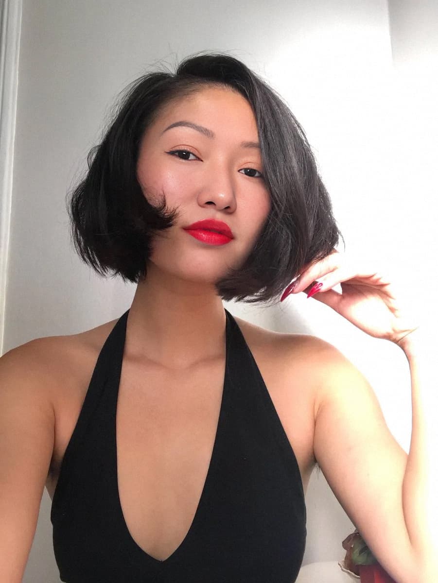 Mia, 26