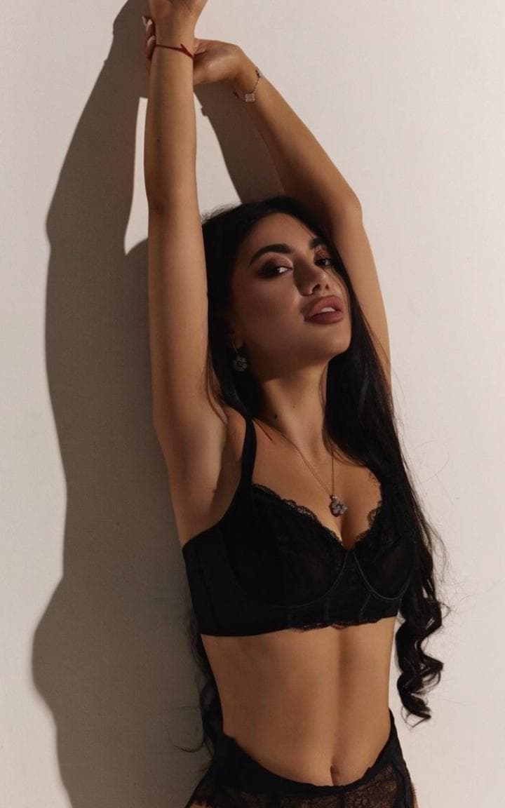 Rebecca, 28 — massage therapist in London