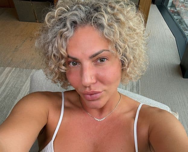 Julia, 38 — massage therapist in London