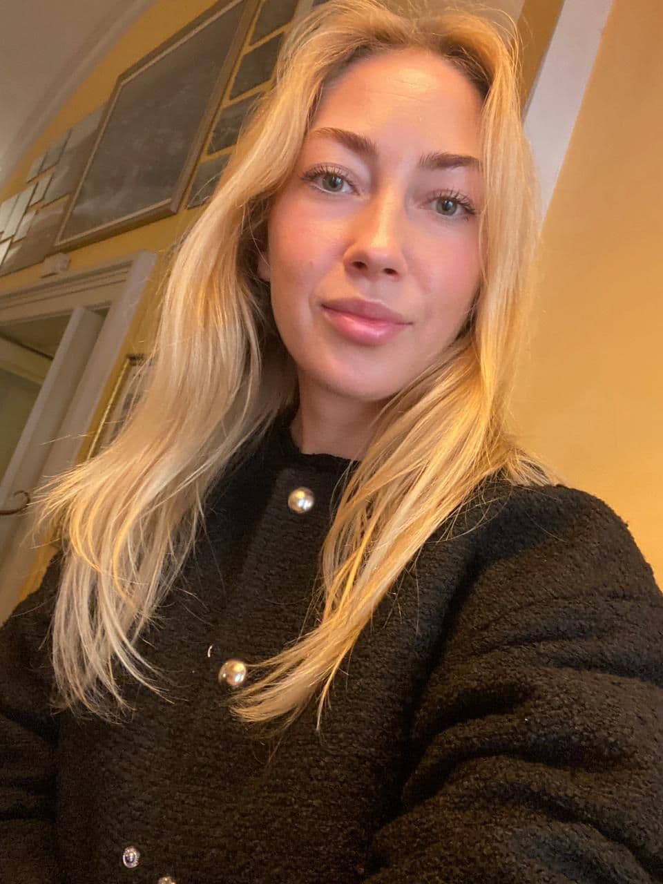 Alexandra, 28