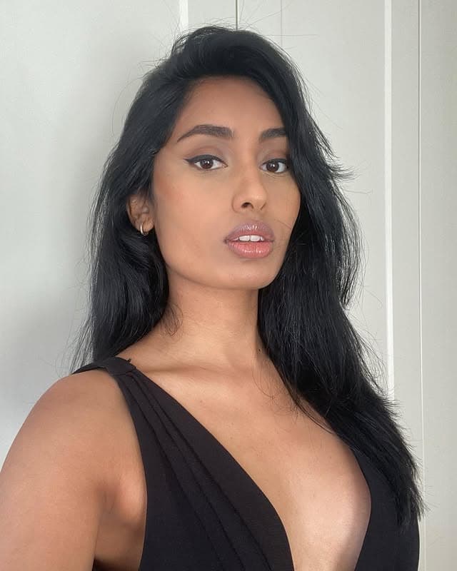 Mira, 22