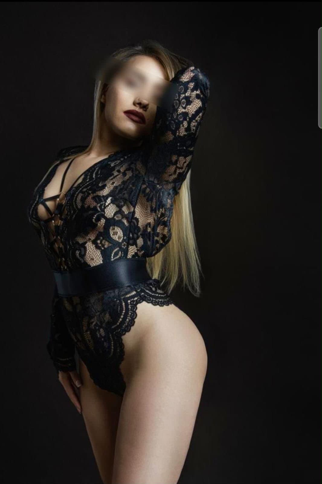 Kelly — Sensual Massage in Paddington, London (photo 4 of 4)