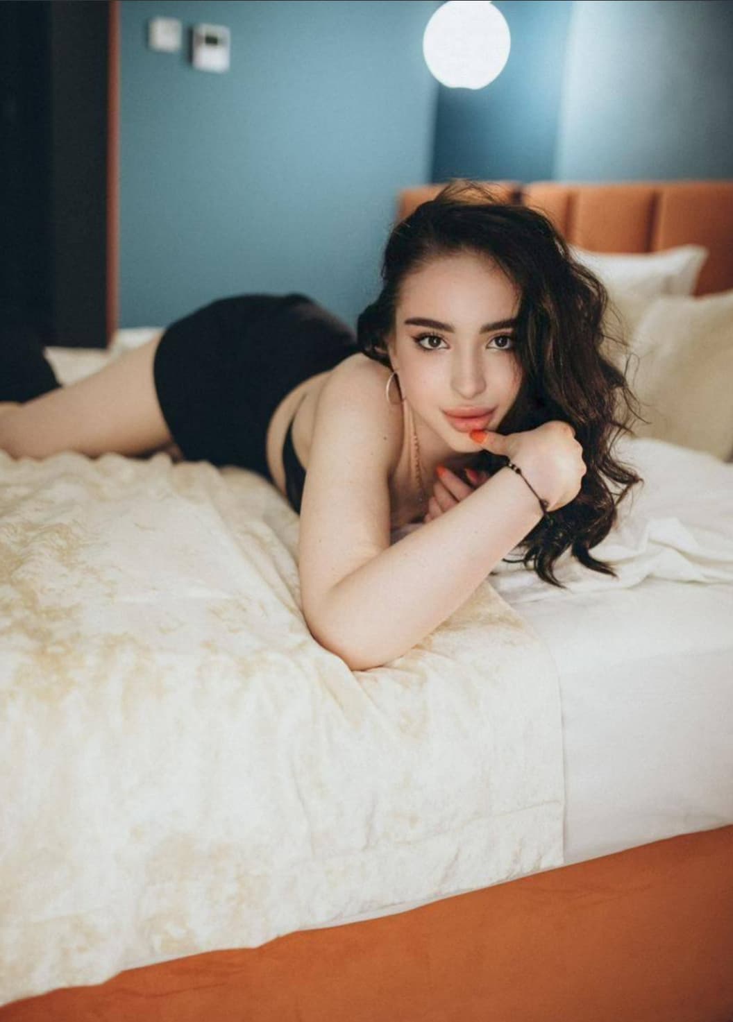 Kristy, 25 — massage therapist in London