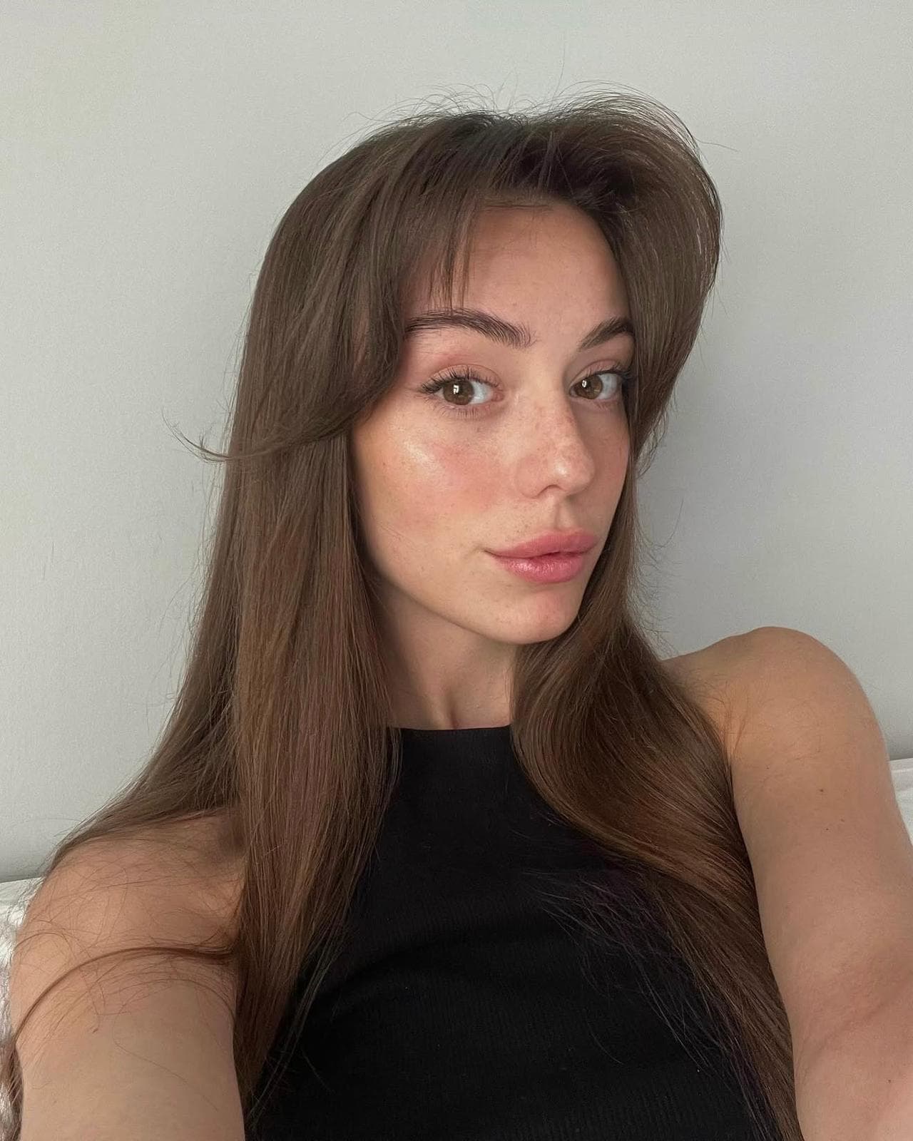 Rose, 24