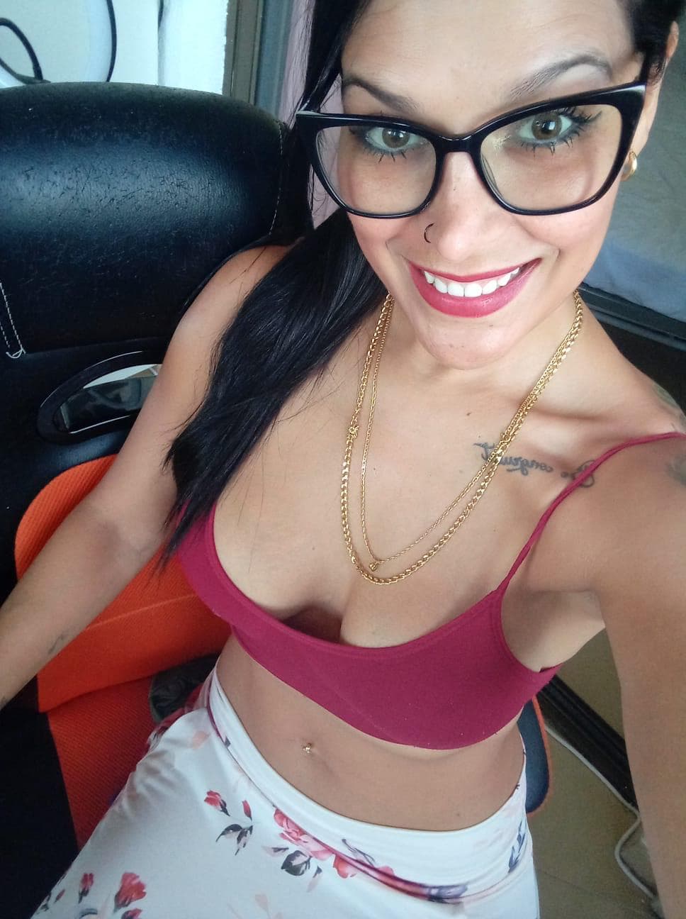 Alexandra, 35