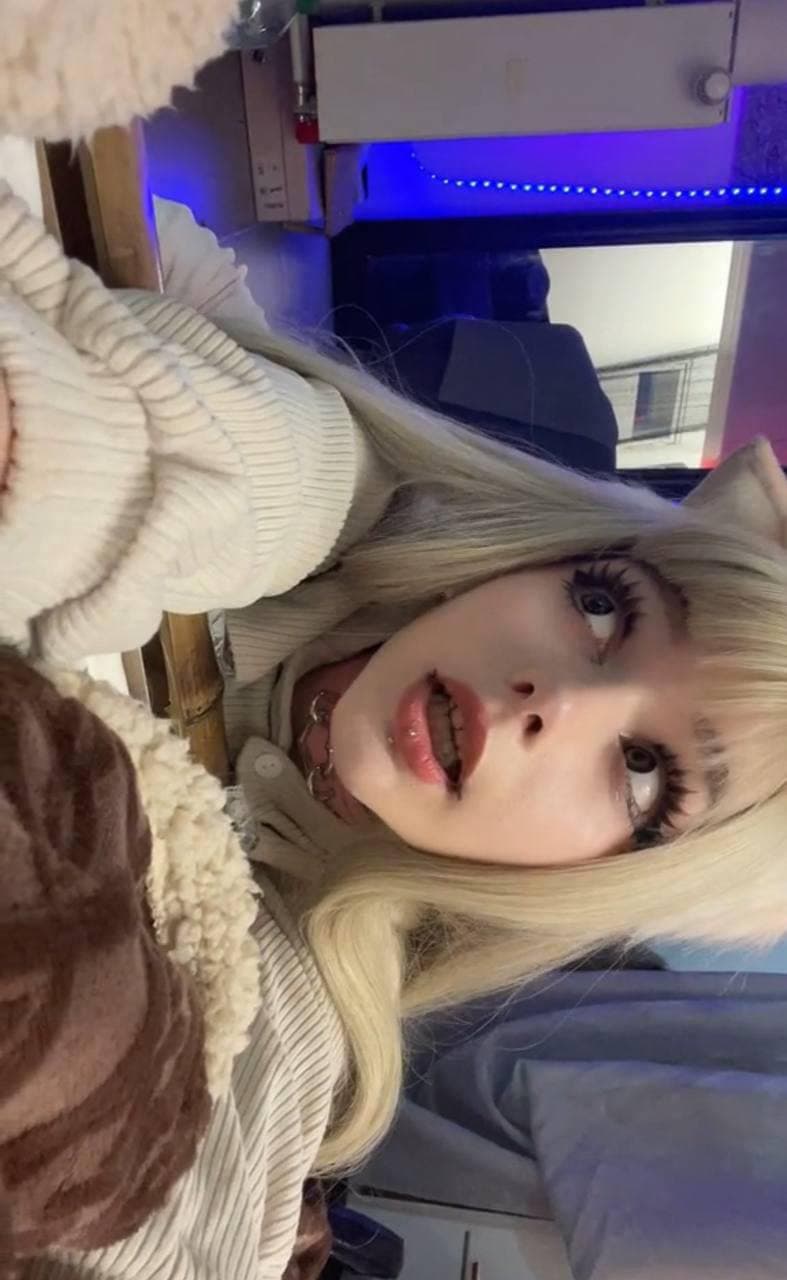 Barbie, 19 — massage therapist in London