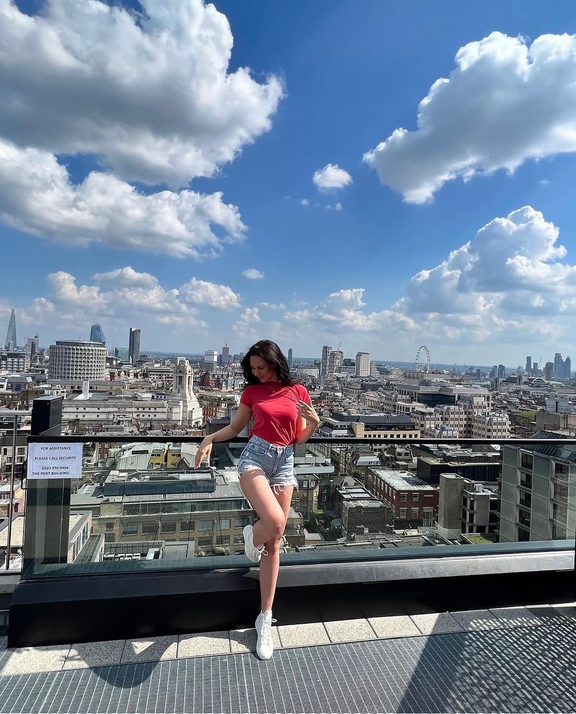 Victoria, 29 — massage therapist in London