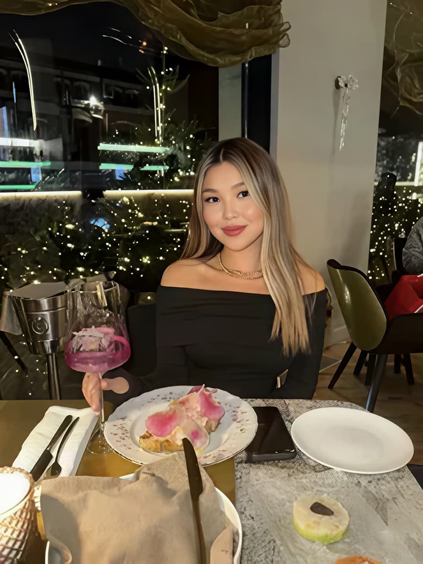 Kira, 25 — massage therapist in London