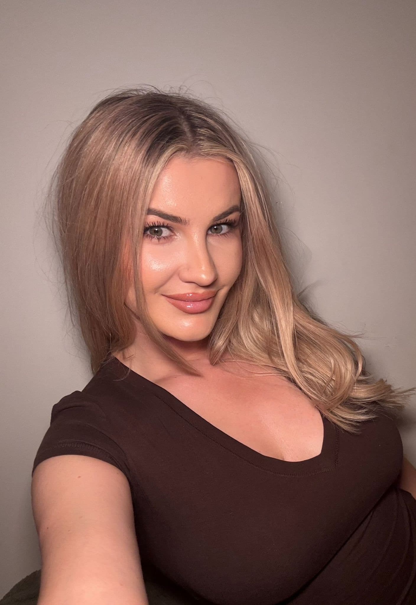 Angie, 28