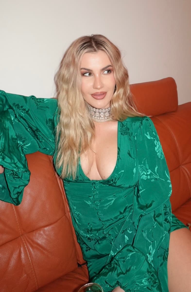 Angie, 28