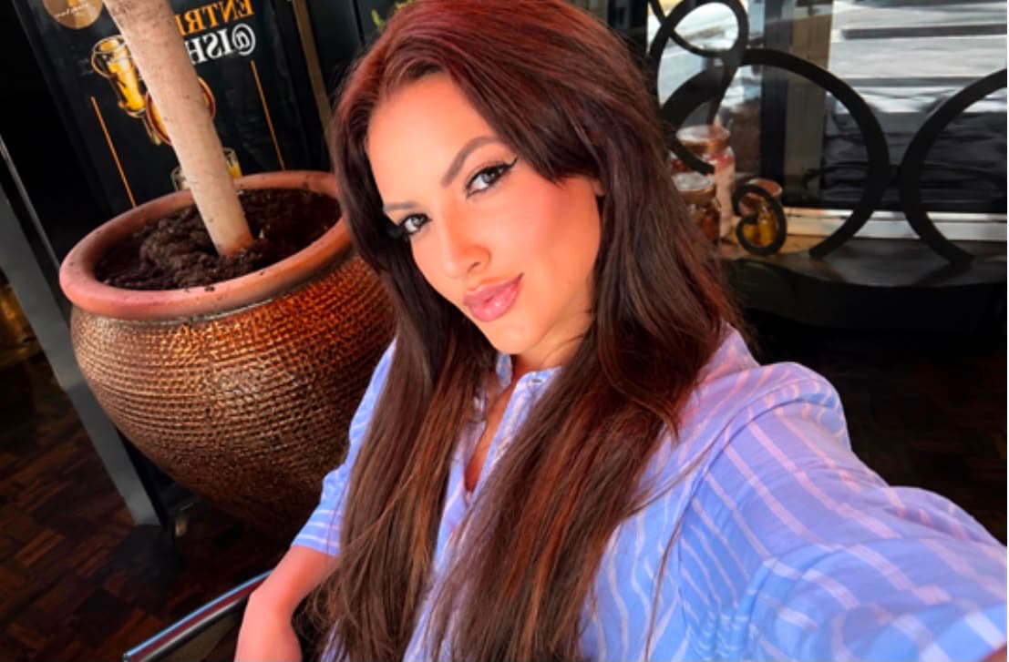 Julia, 28