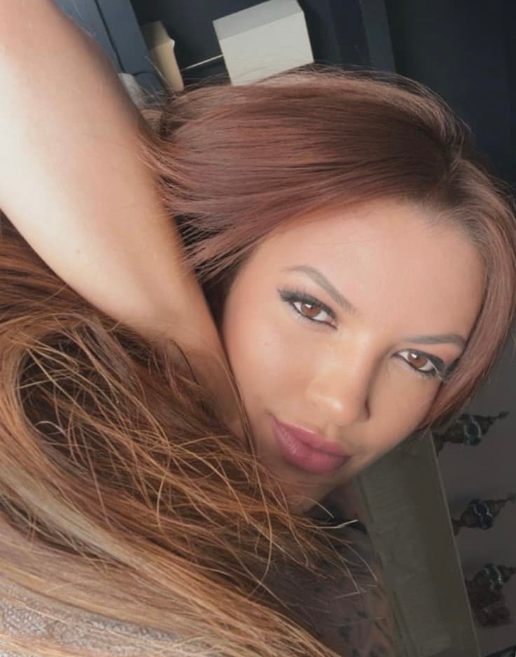 Julia, 28